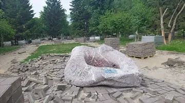 НОВОСИБИРСК/ПЕРВОМАЙСКИЙ   СКВЕР ПРЕВРАЩЁН В БОЛЬШУЮ СТРОЙПЛОЩАДКУ/НИКТО НИЧЕГО НЕ СТРОИТ/09.06.2023