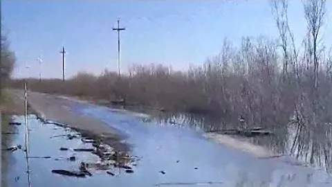 В Нижневартовске в нескольких местах затопило дороги